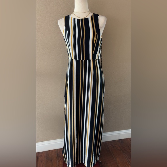 Striped maxi dress with back criss cross straps - Picture 5 of 8
